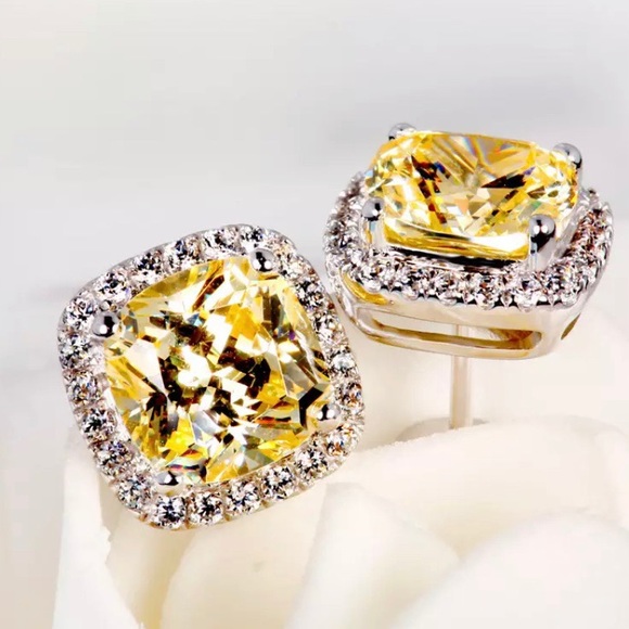 .925 Sterling Silver Stud Zircon Earrings - Picture 2 of 6